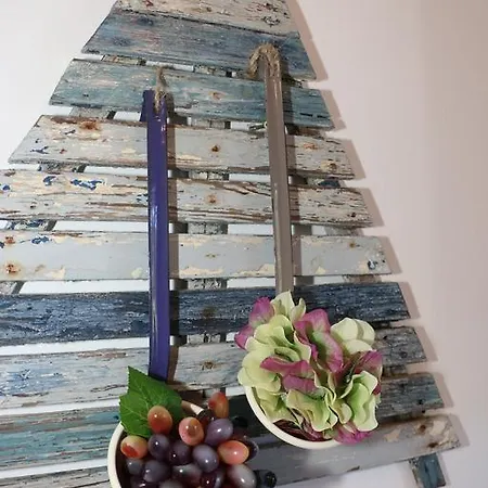 Anchor Apartment *