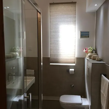 Anchor Apartment *