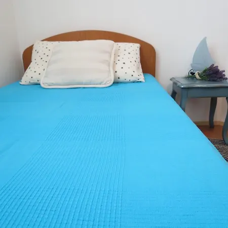 Anchor Apartment *