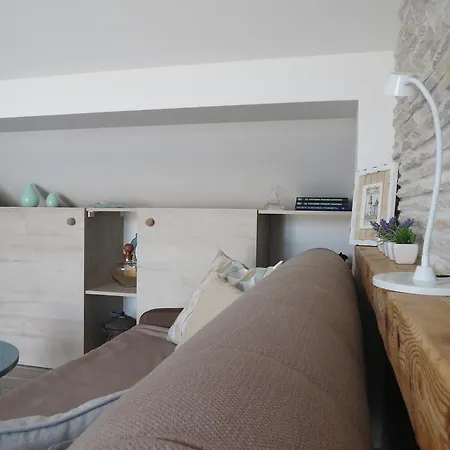 Apartment Anchor
