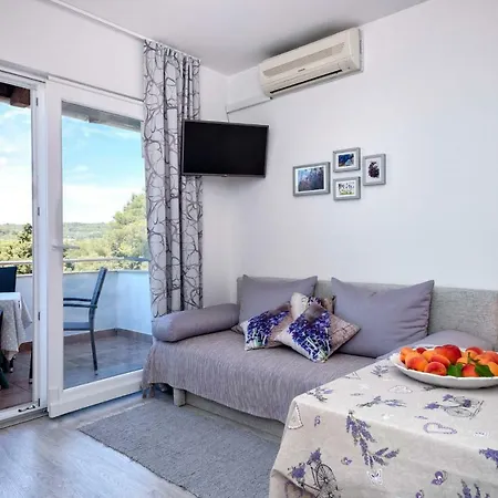 Anchor Apartment *