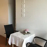 Anchor Apartment *
