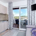 Anchor Apartment *