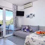 Anchor Apartment *
